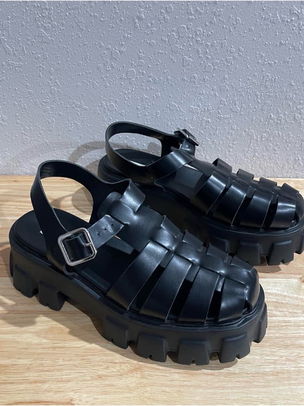 Steve Madden Echo Platform Fisherman Sandals in black size 7.5 Platform sandals